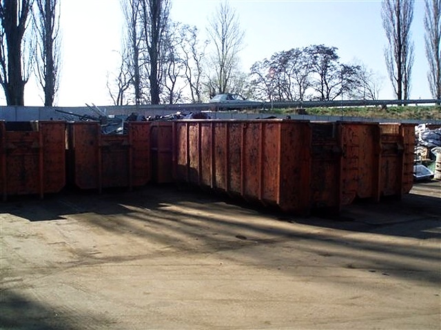 Prodáváme staré kontejnery na svoz kovového odpadu Kovošrot Olomouc 